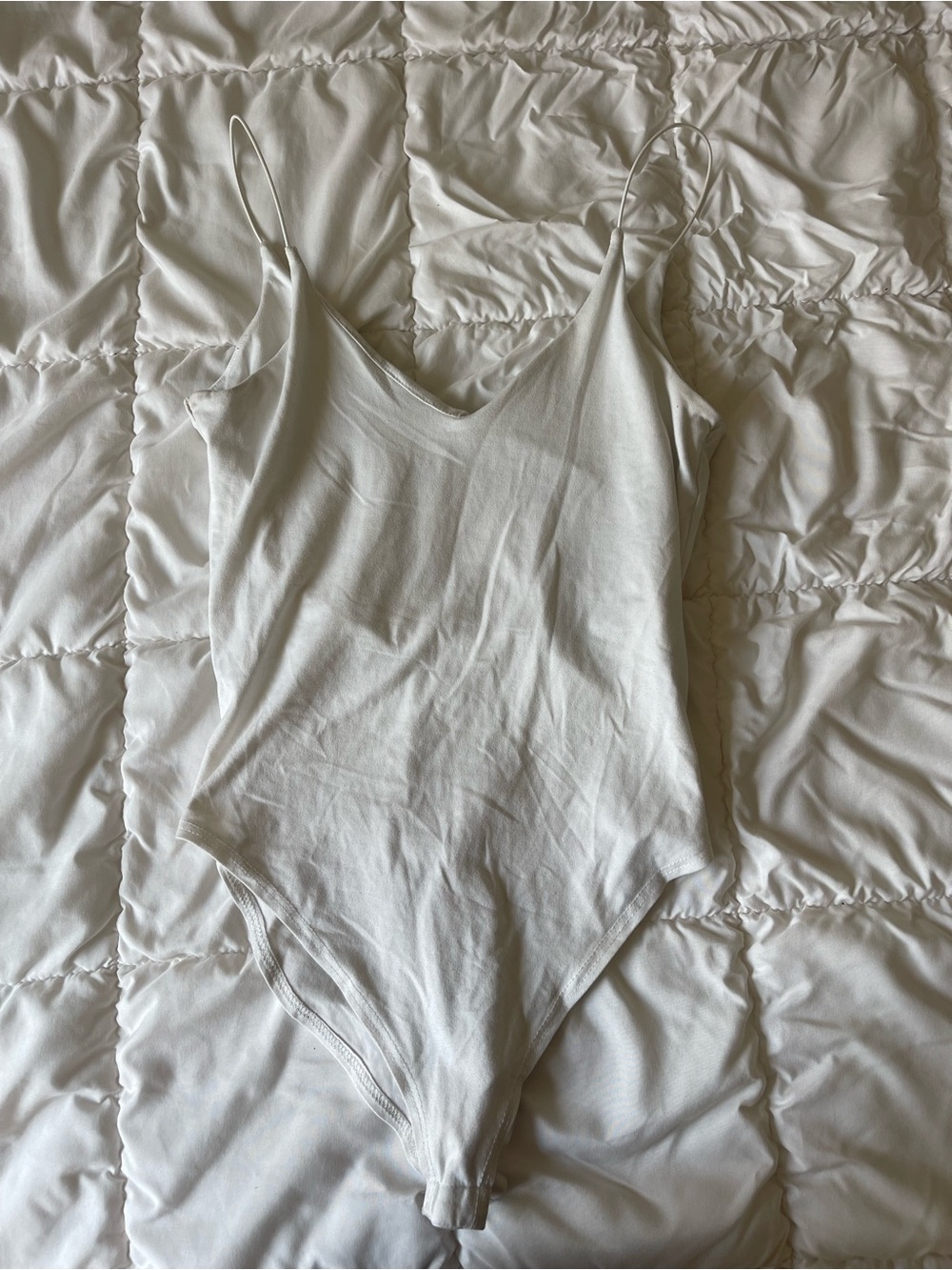 gaze White V-Neck Spaghetti Strap Bodysuit